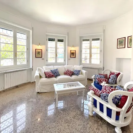 Casa Dei Fiordalisi 3 Bedroom Parking And Garden Apartment Rapallo